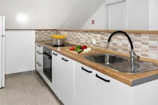 4 - Bedroom House With Hot Tub & Sauna - Happy Rentals - 7