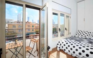 קסם תל אביבי - דירה עם ג'קוזי בבנין באוהאוס - 0