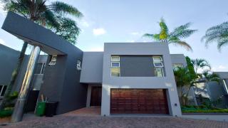 4 Bedroom Luxury House in Sandton - 7