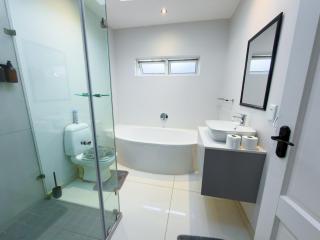 4 Bedroom Luxury House in Sandton - 4