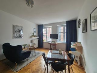 Apartment in Old Town - view of Mariacki Church - 8