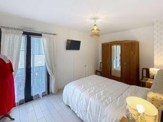 Appartement PMR avec Terrasse au Cœur de Granville, Proche Plage et Port - FR-1-361-508 - 1