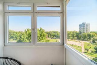 Aurora Park View Apartment - Happy Rentals - 2