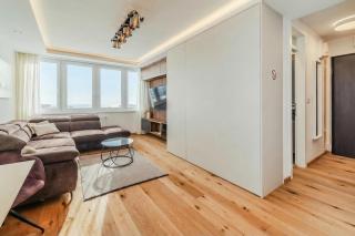 Aurora Park View Apartment - Happy Rentals - 1