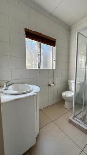 Luxury Solar Home - Pool, Pizza Oven & Garden - 8