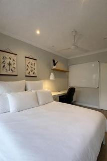 Luxury Solar Home - Pool, Pizza Oven & Garden - 6