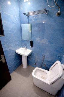 Shiva Stay Inn - Near Banke Bihari Temple & Prem Mandir - 5