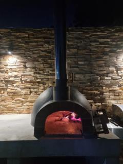 Luxury Solar Home - Pool, Pizza Oven & Garden - Four Ways - 2