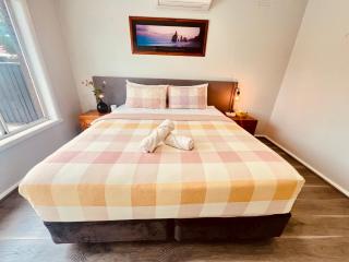 Spacious 4BR Home - Next to St Albans Station - 8