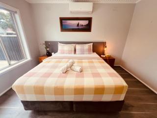 Spacious 4BR Home - Next to St Albans Station - 7