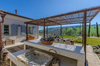 Stunning Villa with a large pool - 5