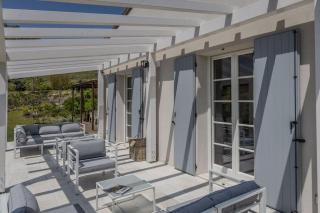 Stunning Villa with a large pool - 8