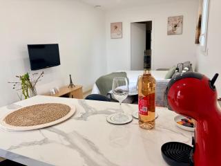 Cosy studio with garden - 3