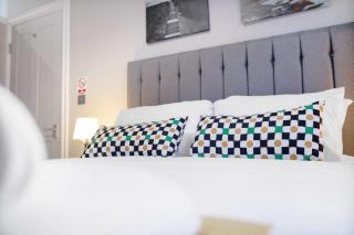 NEW! Luxury 1 Bed Apartment in Hartlepool City Centre by Stay With Us, Perfect for Couples & Contractors, FREE WI-FI! - 4