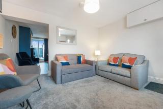 NEW! Stunning 2-Bed Home by Stay With Us, Ideal for Families, Sleeps 4! - 5