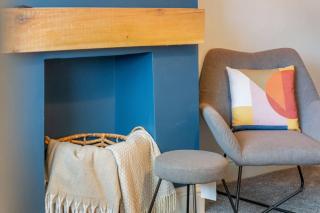 NEW! Stunning 2-Bed Home by Stay With Us, Ideal for Families, Sleeps 4! - 1