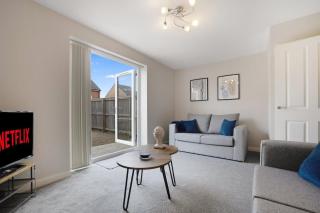 New! Charming 2-bed Home in Nevis Walk, Sleeps 4! - 2