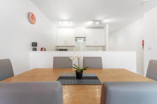 NEW! Stylish 5-Bed Apartment in Stockton-on-tees by Stay With Us, Perfect for Contractors & Large Groups, FREE Parking! - 3