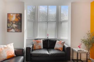 NEW! Stylish 5-Bed Apartment in Stockton-on-tees by Stay With Us, Perfect for Contractors & Large Groups, FREE Parking! - 1