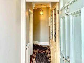 Montrose House - 6