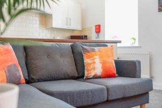 NEW! Stylish 5-Bed Apartment in Stockton-on-tees by Stay With Us, Perfect for Contractors & Large Groups, FREE Parking! - 3
