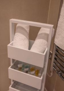 Westminster 2 bed 2 bath apartment with Air-Con - 4