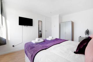 NEW! 4BR in Stafford Place - Peterlee - 1