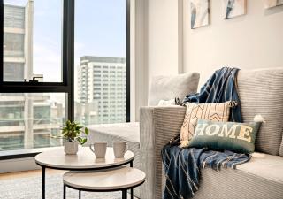 Melbourne CBD 2BR Views, Pool, Spa & Gym - 7
