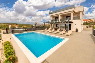 Villa Katarina with pool and jacuzzi - 2