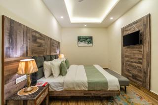 Perfectstayz Premium Seven Oaks near mall road - 2