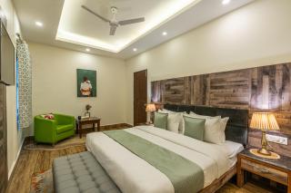 Perfectstayz Premium Seven Oaks near mall road - 4