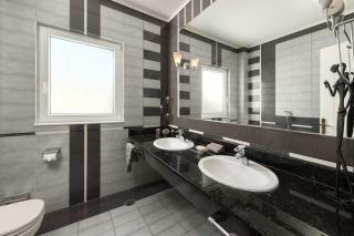 Authentic and stylish 5-star - 1