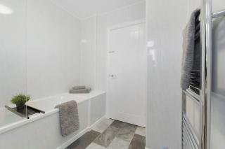Charming 3BR in Blyth - 1