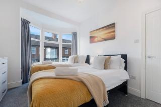 Spacious 4BR on Leafield Rd - 8