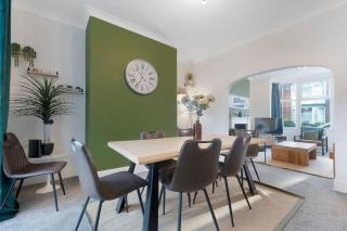 Spacious 4BR on Leafield Rd - 7