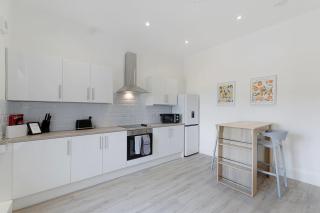 Spacious! 6BR in Beach Road - 5