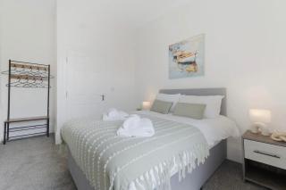 Spacious! 6BR in Beach Road - 4