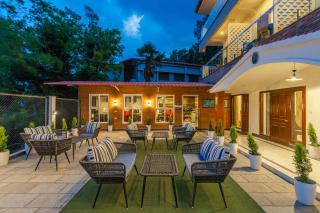 Perfectstayz Premium Seven Oaks near mall road - 0