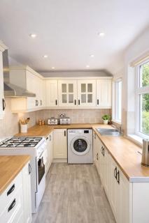 5 Bedroom Newton House in Burnley - Simple City Stays - 1