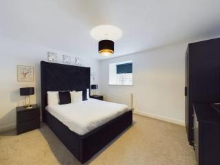 Modern 4 Bed Walk to Pubs, Shops and Countryside - 9