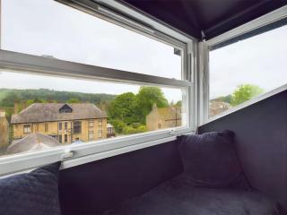 Modern 4 Bed Walk to Pubs, Shops and Countryside - 0