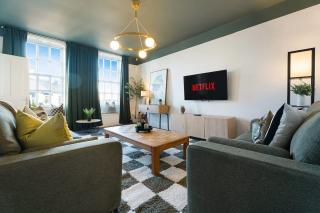 High Spec 2 BBR On High Street Near Shops - 0