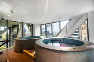 Melbourne CBD 2BR Views, Pool, Spa & Gym - 6