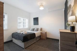 Spacious 5-Bed Flat in Stockton, Sleeps 9 - 5