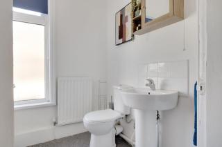 Stylish 3-Bedroom Oasis in Darlington, Sleeps 5 - 1