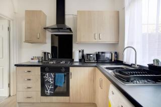 Stylish 3-Bedroom Oasis in Darlington, Sleeps 5 - 6