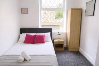 5 Bedroom Newton House in Burnley - Simple City Stays - 8