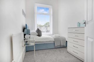 Stunning 4-Bedroom, 2 Bathrooms in Sunderland - 2