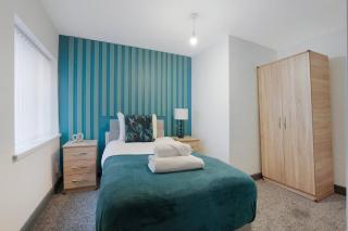 Stylish Comfort 4-Bed on Church Road, Sleeps 4 - 0