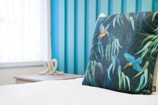 Stylish Comfort 4-Bed on Church Road, Sleeps 4 - 2